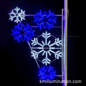 blue and white snowflake pole light