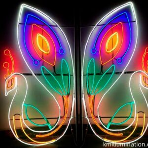 Peacock motif pole mounted light